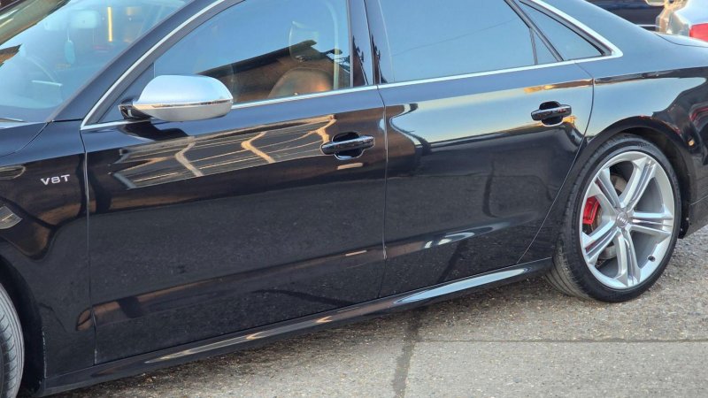 AUDI S8
