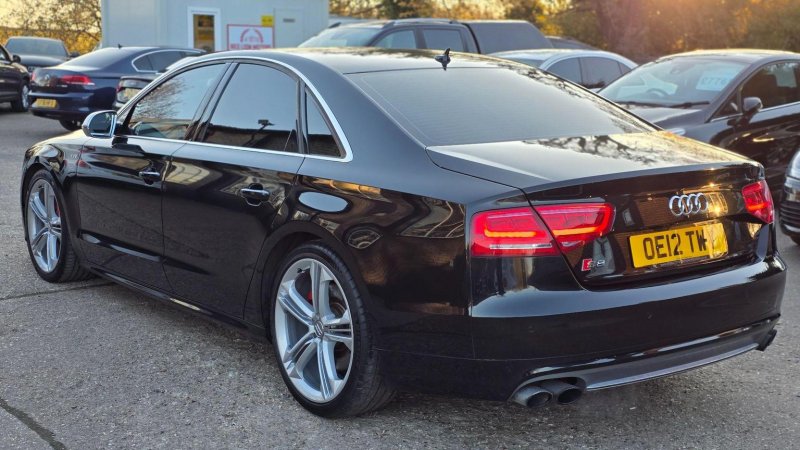 AUDI S8