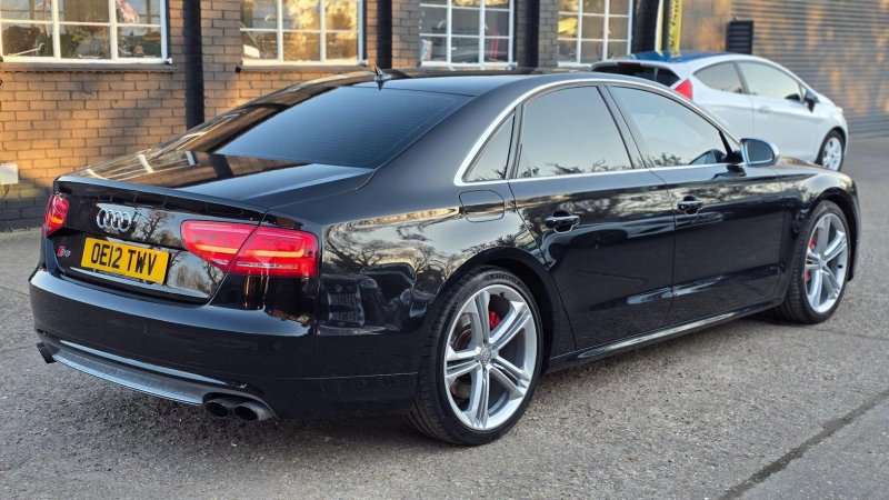 AUDI S8