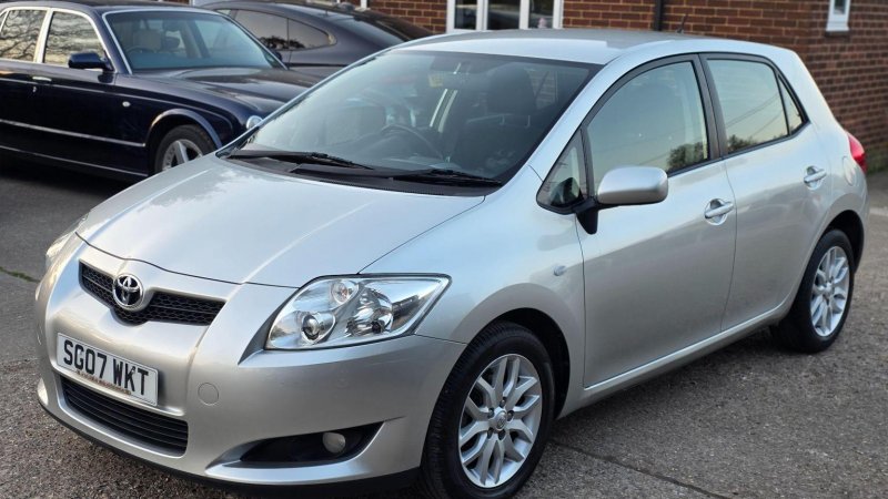 TOYOTA AURIS