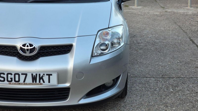 TOYOTA AURIS