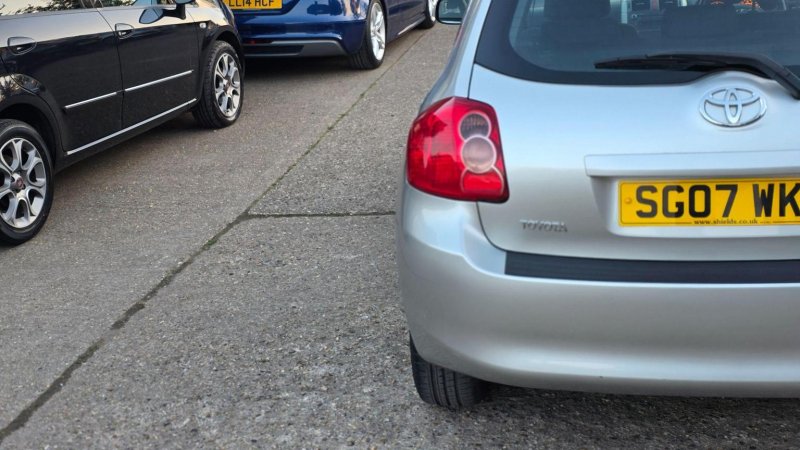 TOYOTA AURIS