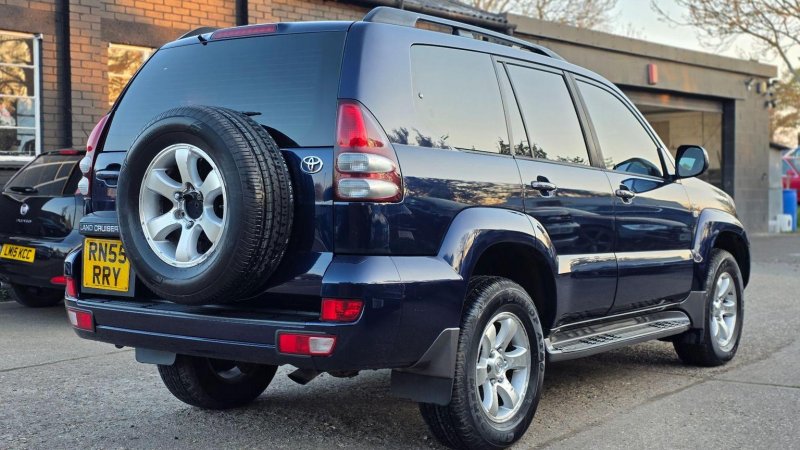 TOYOTA LAND CRUISER