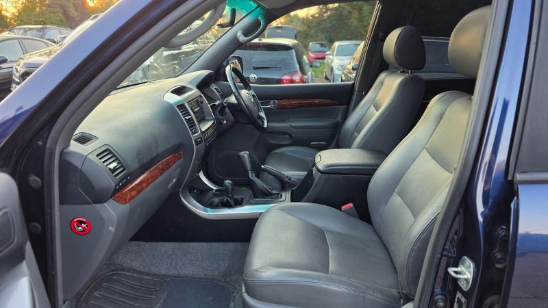 TOYOTA LAND CRUISER