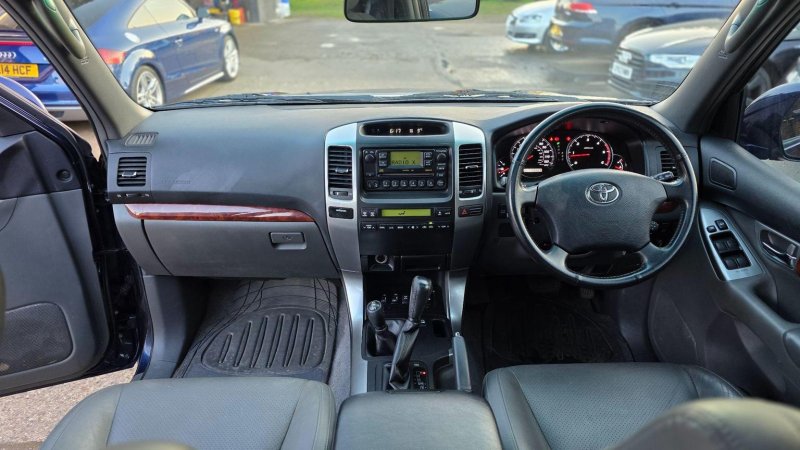TOYOTA LAND CRUISER