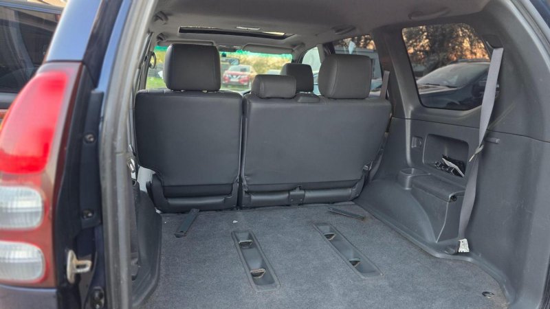 TOYOTA LAND CRUISER