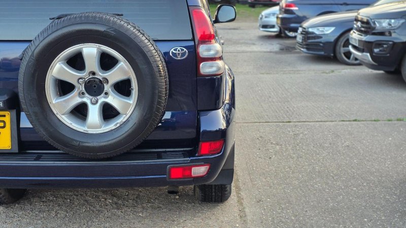 TOYOTA LAND CRUISER