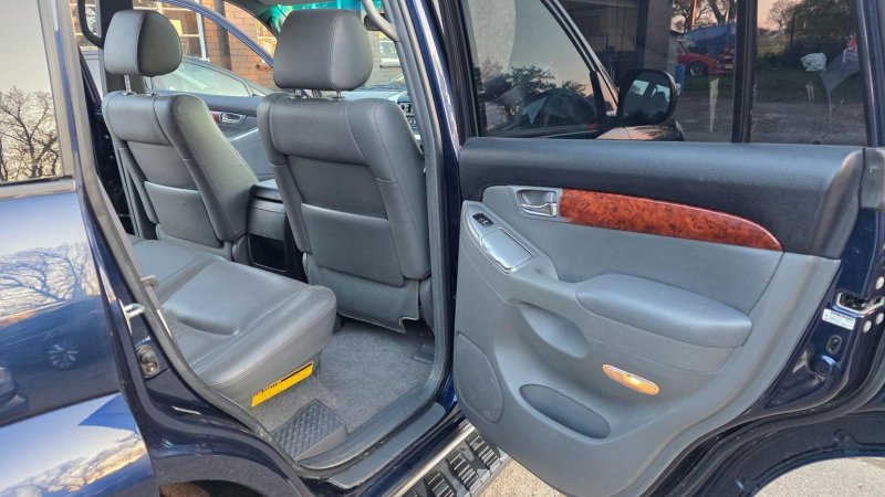TOYOTA LAND CRUISER