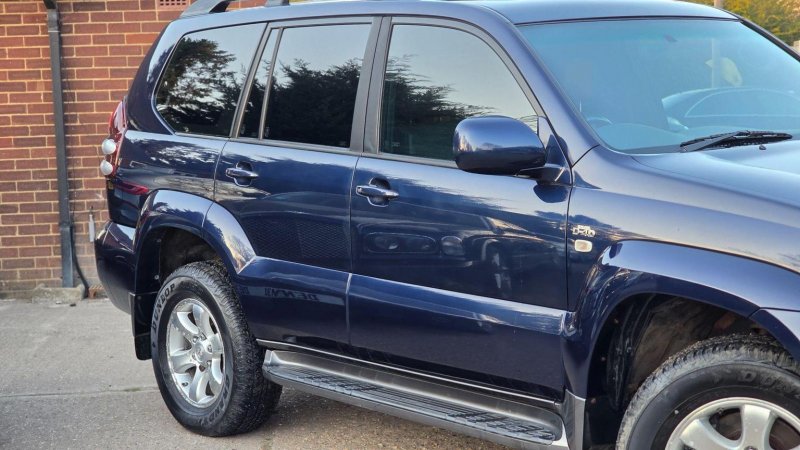 TOYOTA LAND CRUISER