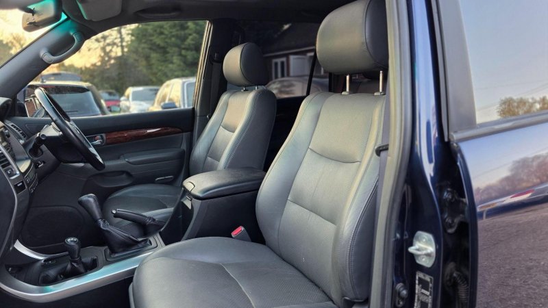 TOYOTA LAND CRUISER