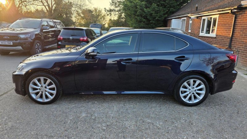 LEXUS IS