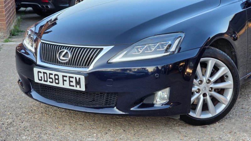 LEXUS IS