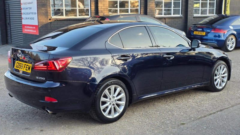 LEXUS IS