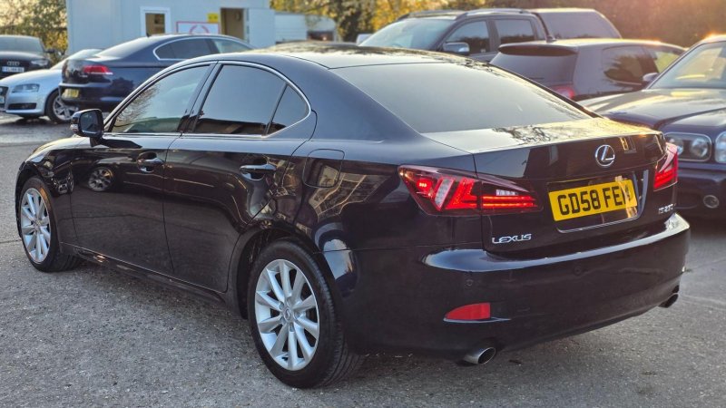 LEXUS IS