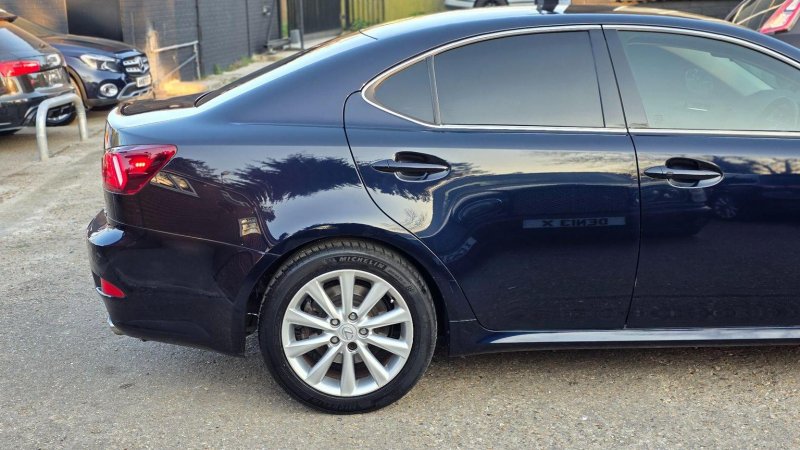 LEXUS IS