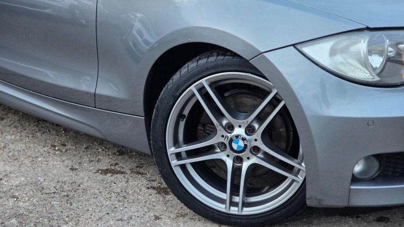 BMW 1 SERIES