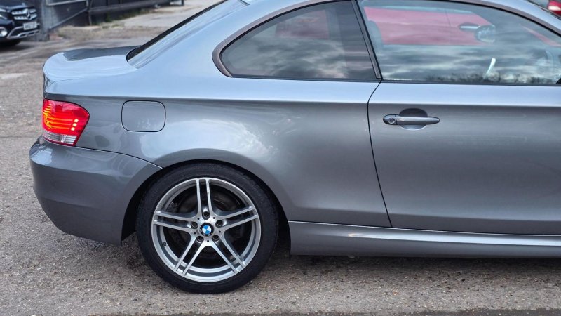 BMW 1 SERIES