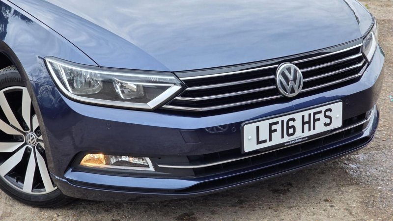 VOLKSWAGEN PASSAT