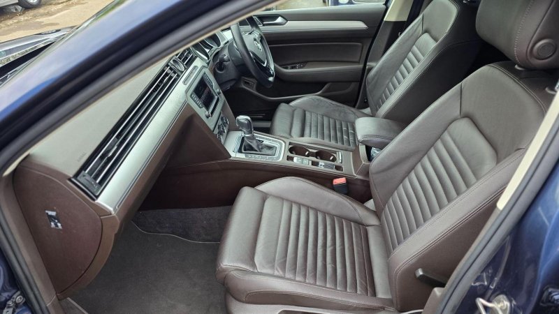 VOLKSWAGEN PASSAT