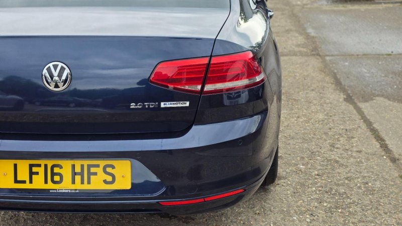 VOLKSWAGEN PASSAT