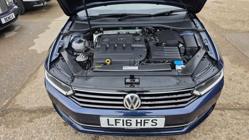VOLKSWAGEN PASSAT