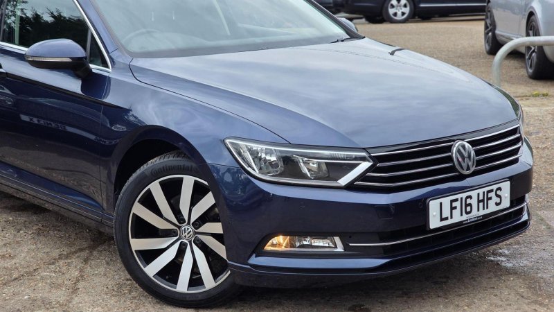VOLKSWAGEN PASSAT