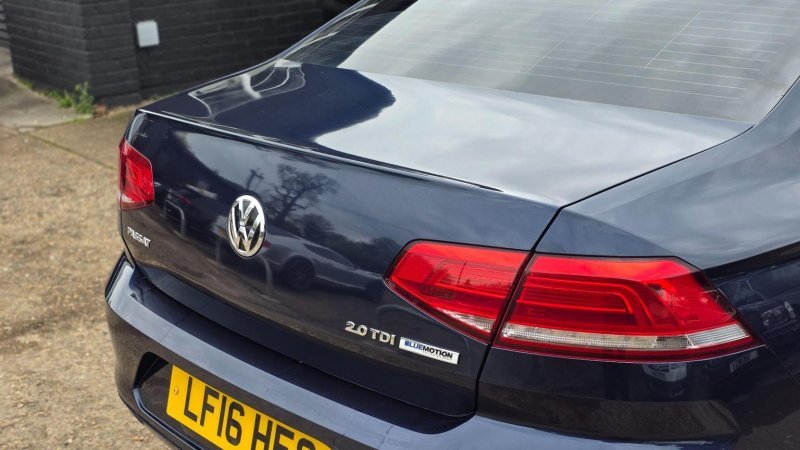 VOLKSWAGEN PASSAT
