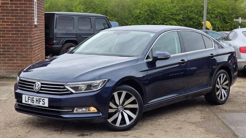 VOLKSWAGEN PASSAT