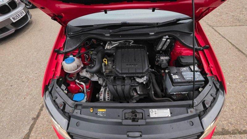 VOLKSWAGEN POLO
