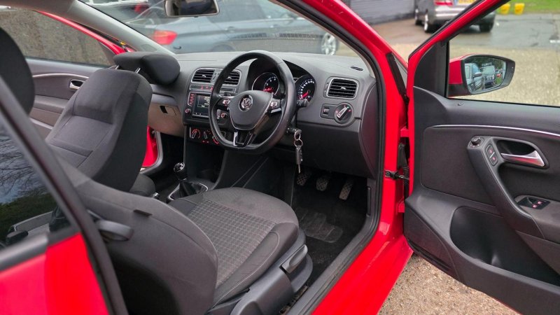 VOLKSWAGEN POLO