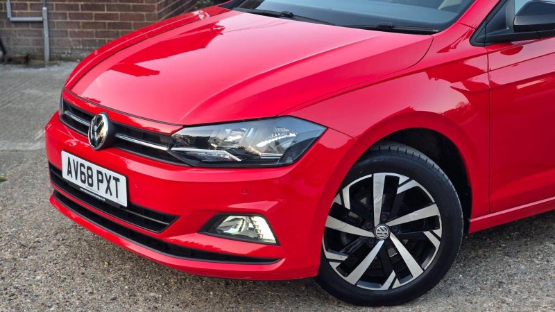 VOLKSWAGEN POLO