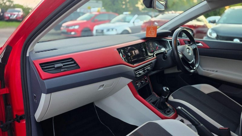 VOLKSWAGEN POLO