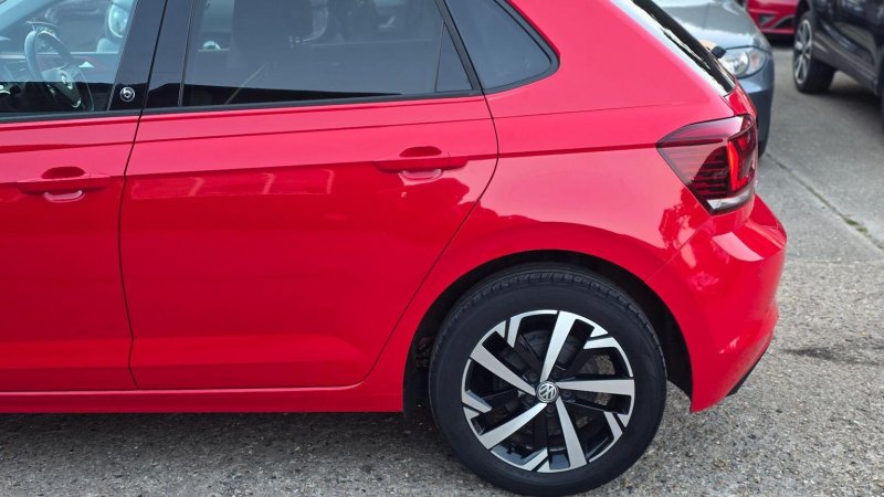 VOLKSWAGEN POLO