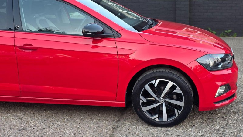 VOLKSWAGEN POLO
