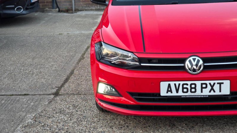 VOLKSWAGEN POLO