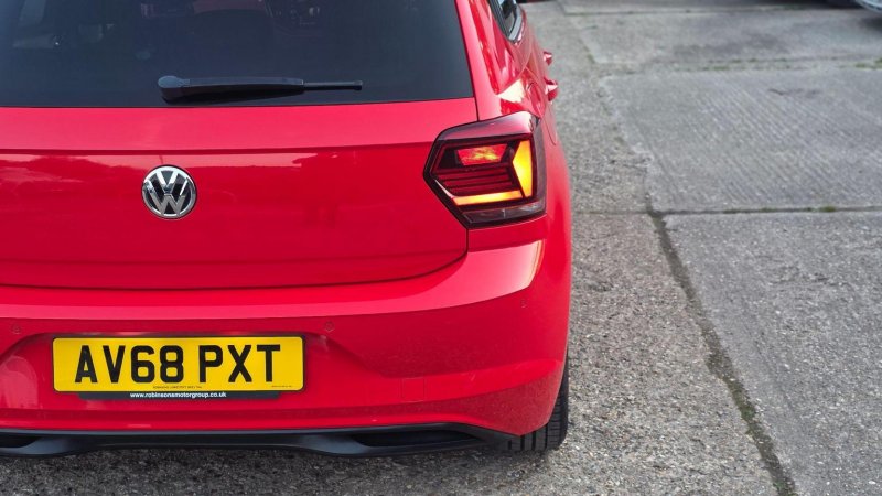 VOLKSWAGEN POLO