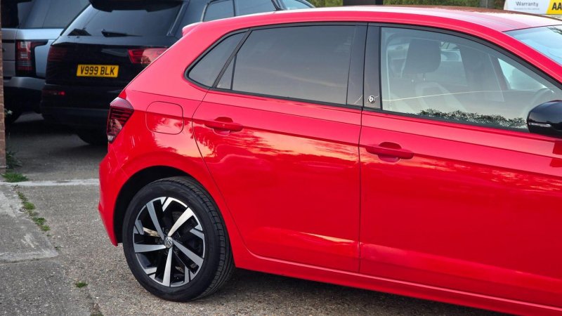 VOLKSWAGEN POLO