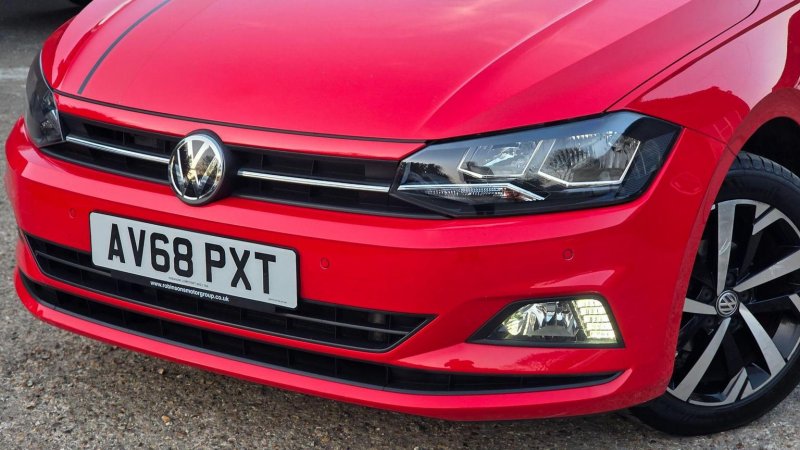 VOLKSWAGEN POLO