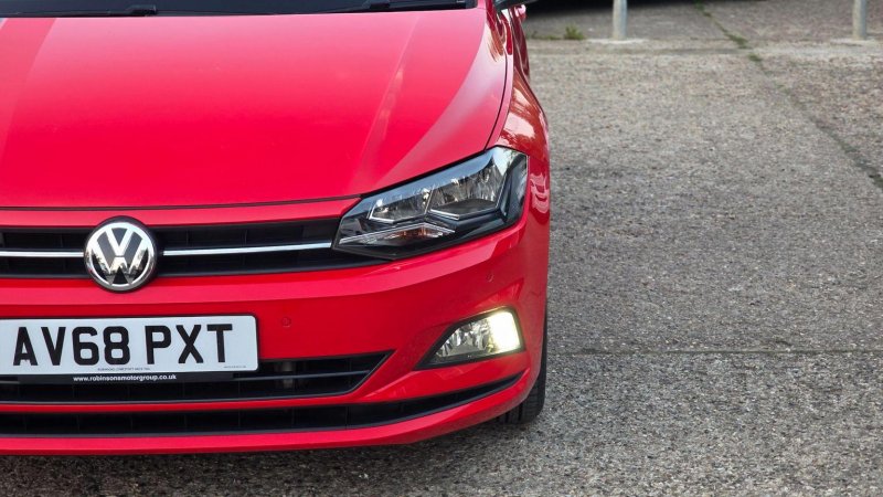 VOLKSWAGEN POLO