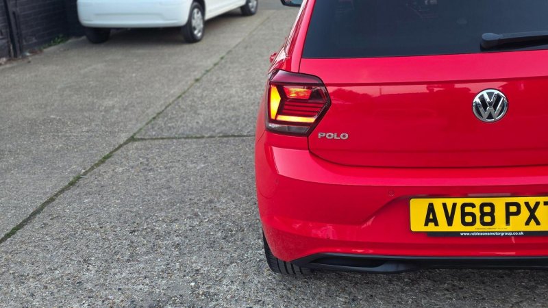 VOLKSWAGEN POLO