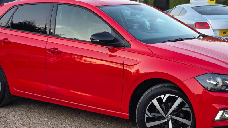 VOLKSWAGEN POLO