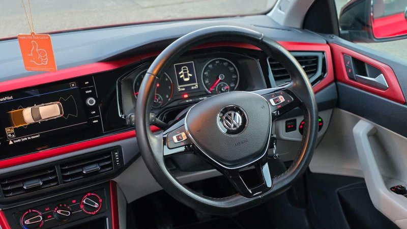 VOLKSWAGEN POLO