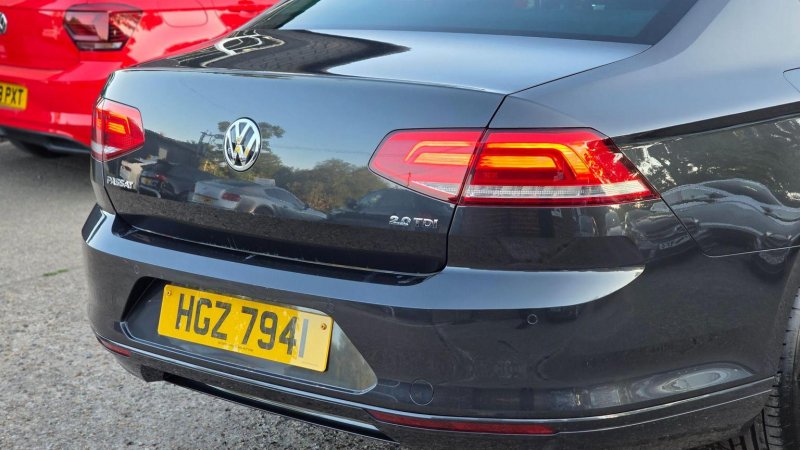 VOLKSWAGEN PASSAT